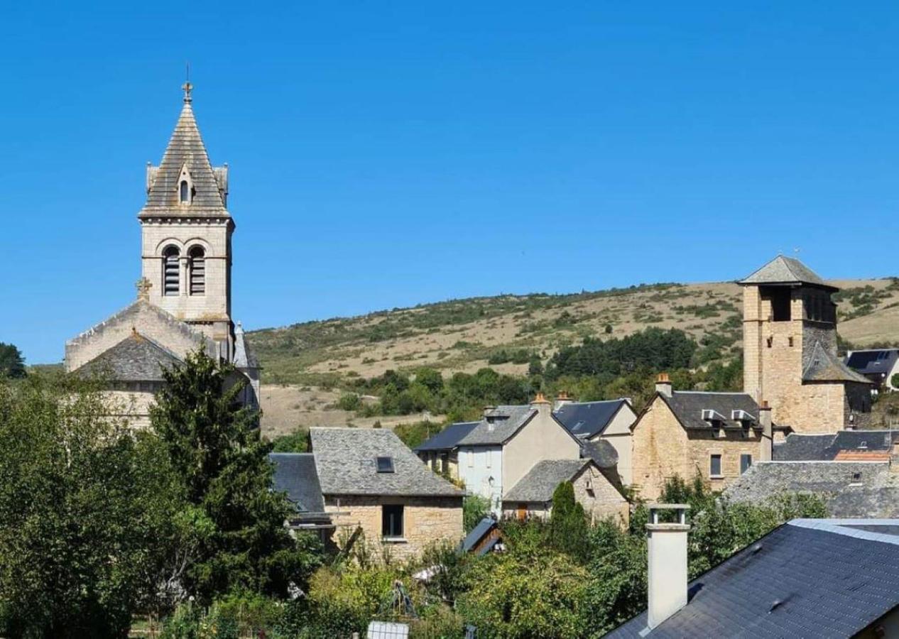 Le Gite De La Vieille Eglise De Coussergues Exterior photo